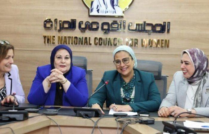 «المرأة» تتصدر المشهد الانتخابي في اليوم الأول لانتخابات الشيوخ