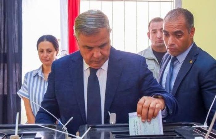 محافظ الإسكندرية يُدلي بصوته في انتخابات مجلس الشيوخ 2025