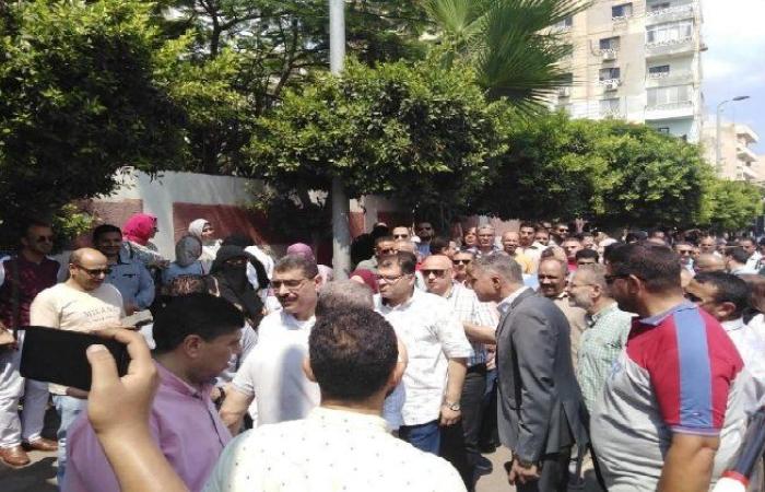 يترأسهم رئيس الشركة.. قيادات كهرباء البحيرة يتوافدون على اللجان للادلاء باصواتهم في انتخابات الشيوخ