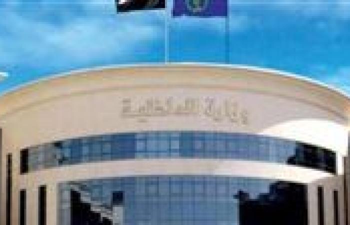 الداخلية تكشف ملابسات فيديو لطفل يقود سيارة على طريق السويس وتضبط والده وتحجز المركبة