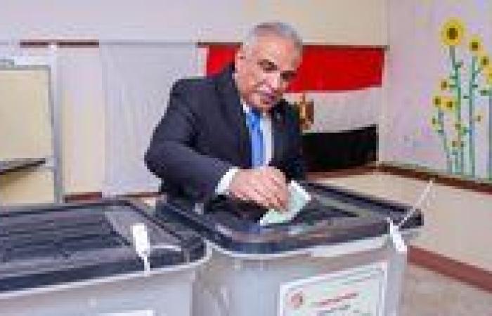 رئيس جامعة طنطا يدلي بصوته في انتخابات مجلس الشيوخ 2025