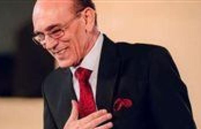 تعرض الفنان محمد صبحي لإغماء ونقله للمستشفى