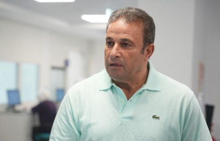 أيمن منصور "السوبر" في زيارة إنسانية لمستشفى الناس: صرح يفخر به كل مصري ويجب دعمه