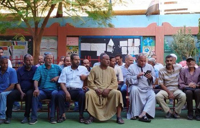 بدء توافد الناخبين علي اللجان الأنتخابية بقنا