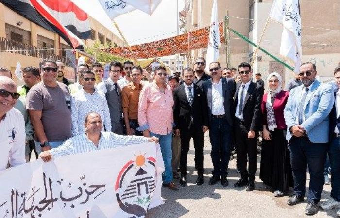 مسيرة لشباب الجبهة الوطنية تجوب أحياء بورسعيد لحث المواطنين على المشاركة في انتخابات مجلس الشيوخ