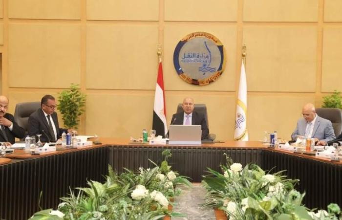 كامل الوزير  يوجّه بالتوسع في خدمة «تاكسي العاصمة»