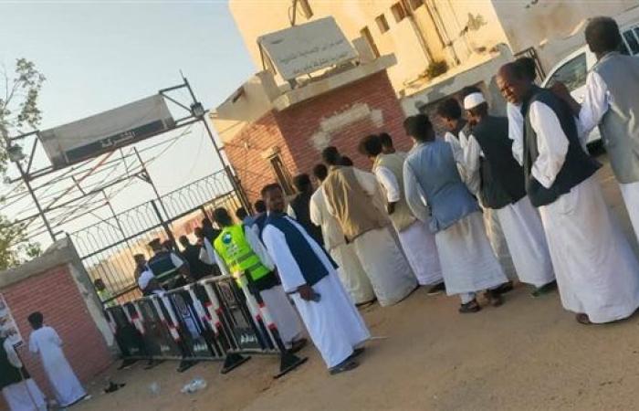 بالزي الشعبي.. طوابير أمام اللجان الانتخابية في البحر الأحمر خلال اليوم الثاني لانتخابات الشيوخ