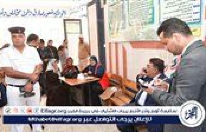 محافظ الدقهلية يفاجئ مجمع مدارس أجا الابتدائية لمتابعة الانتخابات.. ويُحيل مديرة الإدارة الصحية للتحقيق