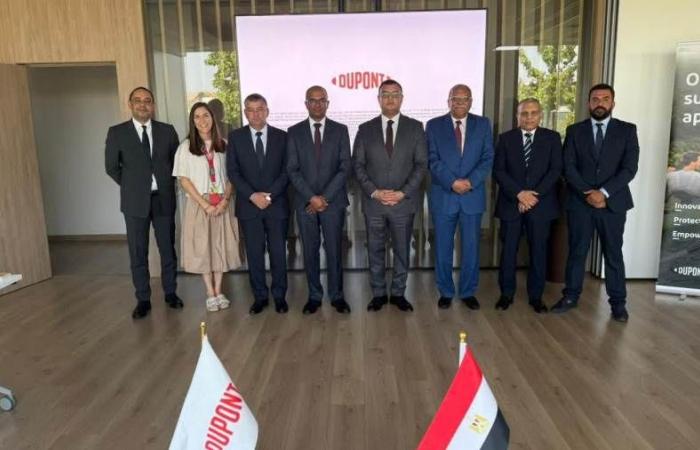 وزير الإسكان يصل برشلونة الإسبانية ويبحث توطين تكنولوجيا تحلية المياه مع شركتي "DUPONT" و"IETOS"