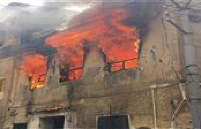 إصابة شخصين في حريق شقة سكنية بالخانكة.. والدفع بسيارات الإطفاء للسيطرة على النيران