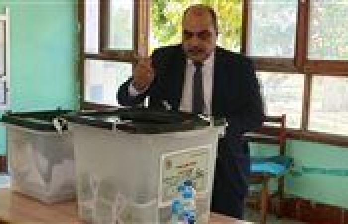 الإعلامي محمد الباز يُدلي بصوته في ثاني أيام انتخابات الشيوخ 2025