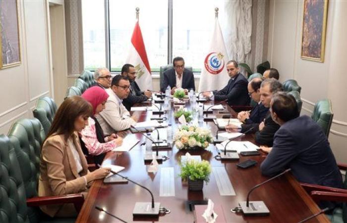 وزير الصحة يعقد اجتماعًا لمتابعة توافر مخزون الأدوية بجميع المنشآت الطبية