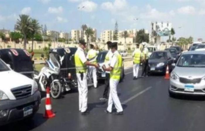حالات حددها القانون يحق لرجل المرور سحب الرخص من السائق.. تعرف عليها