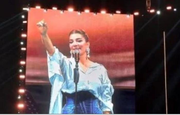 «أنا جاية من حفلة رجعتني طفلة من جديد».. أصالة تداعب جمهورها بمهرجان العلمين