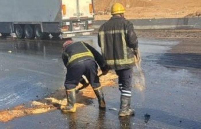 محملة بـ35 طن جاز.. انقلاب سيارة فنطاس  بطريق السويس الصحراوى