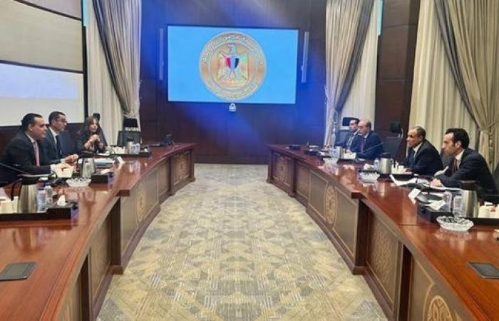وزير الخارجية يلتقي بوزير الاستثمار والتجارة الخارجية