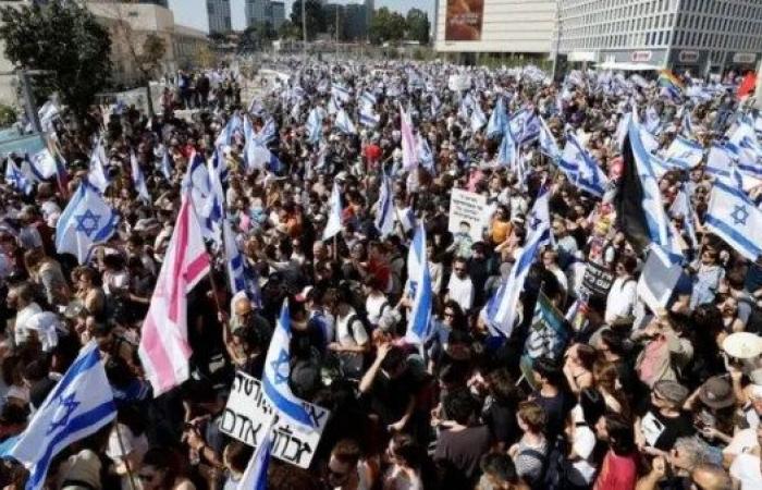 مظاهرات أمام مقر الحكومة الإسرائيلية للمطالبة بإنهاء الحرب وعدم احتلال غزة