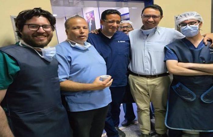 جامعة القاهرة تحقق إنجازًا طبيًا وتنقذ مريضًا بعملية نادرة لتغيير الصمام الأورطي
