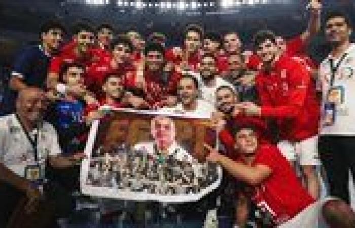 لقطة اليوم.. لاعبو منتخب مصر يحتفلون بالفوز على كوريا بصورة طارق محروس