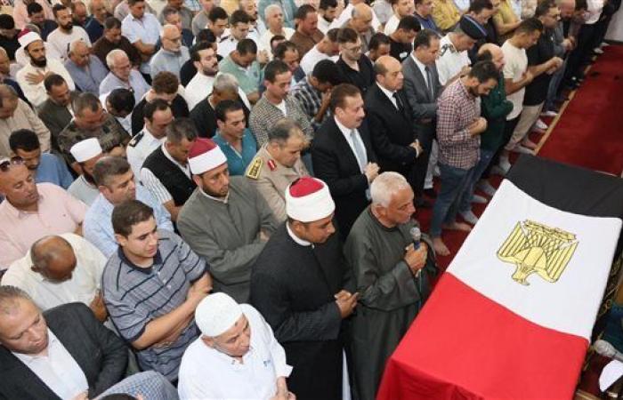 محافظ المنوفية يتقدم الجنازة العسكرية للرائد أحمد حافظ بمسقط رأسه بقويسنا
