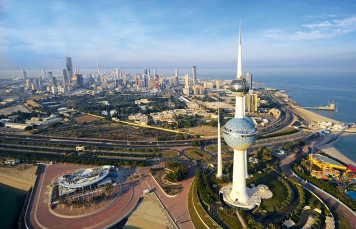 طقس الكويت اليوم الجمعة.. حار ورطب وغائم جزئياً نهاراً حار ليلاً والعظمى 45 درجة