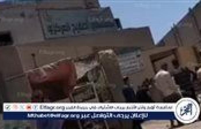 حزن وبكاء.. إنهيار أسر ضحايا حادث الصحراوي الشرقي أمام مستشفى أطفيح