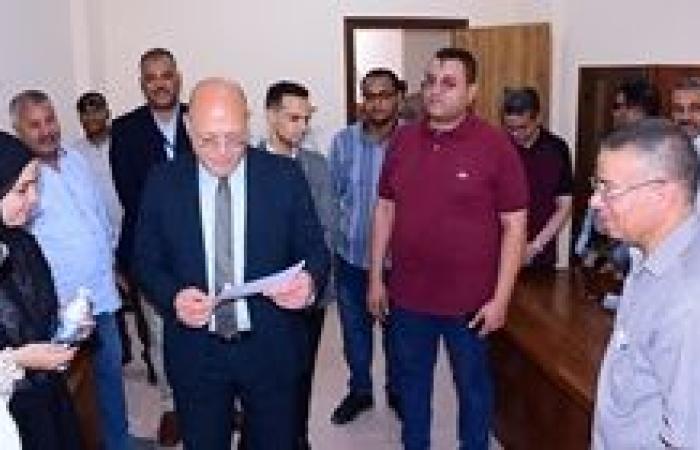 رئيس جامعة سوهاج الأهلية يتفقد أعمال التقديم وسحب الملفات