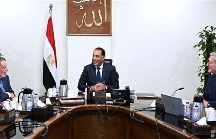 رئيس الوزراء يتابع جهود توفير المنتجات البترولية