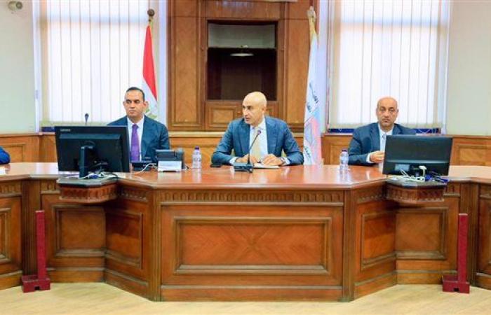 وزير التربية والتعليم يعقد اجتماعًا مع مديري ووكلاء مديريتي التربية والتعليم بمحافظتي الجيزة والقاهرة