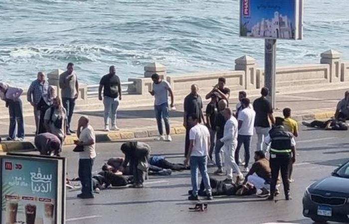 بسبب السرعة الجنونية.. إصابة 9 أشخاص صدمهم ميكروباص على كورنيش الشاطبي بالإسكندرية