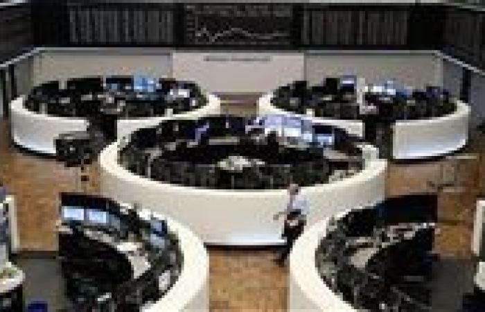 البورصات الأوروبية تغلق على تباين قبل المحادثات الأمريكية الروسية