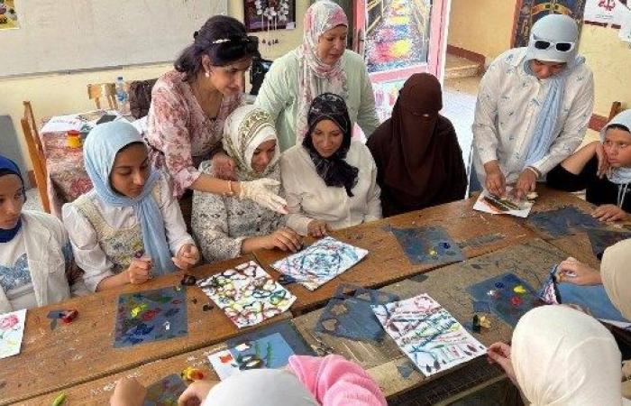 في أول يوم لها بالسويس.. وكيل التربية والتعليم تشهد تألق نشاط التربية الفنية