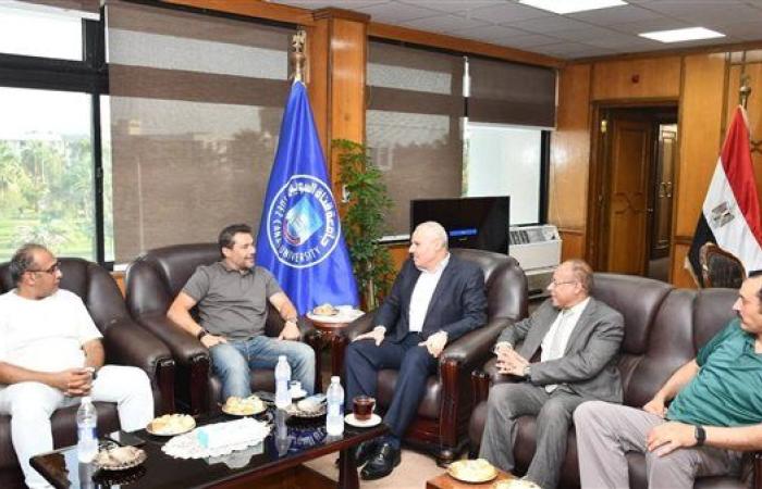 الكابتن أحمد حسن يروي رحلته الملهمة أمام طلاب ملتقى القادة الأول
