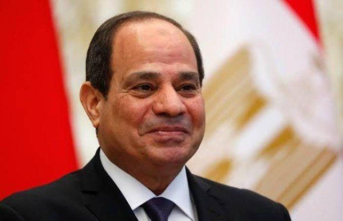 مصر.. قرار جمهوري بمد خدمة رئيس مجلس إدارة هيئة قناة السويس لمدة عام