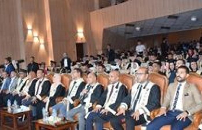 رئيس جامعة بنها يشهد حفل تخريج دفعة جديدة من طلاب كلية علوم الرياضة