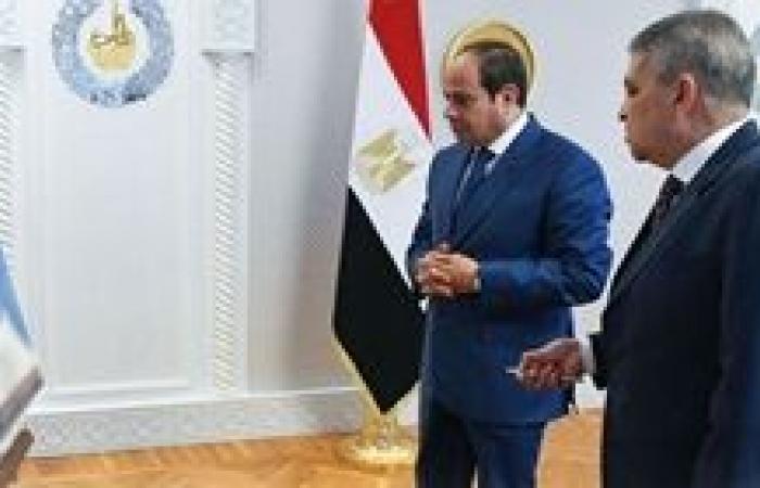الرئيس السيسي يصدر قراراً جمهورياً بمد خدمة الفريق أسامة ربيع رئيساً لهيئة قناة السويس لمدة عام