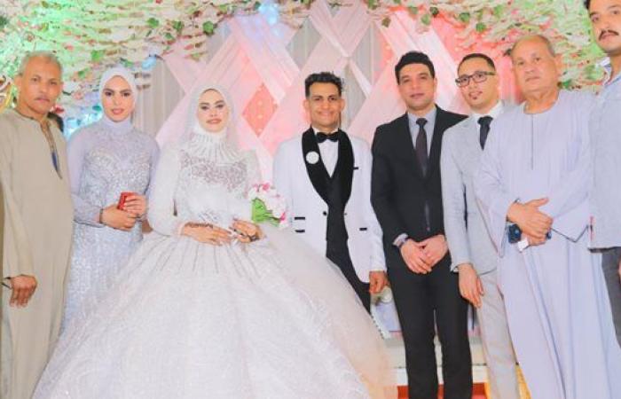 بحضور نائب محافظ سوهاج.. الزميل جمال عبد العال يحتفل بزفاف شقيقة زوجته