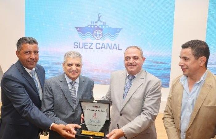الفريق أسامة ربيع يلتقي أوائل الطلاب الحاصلين على الثانوية العامة