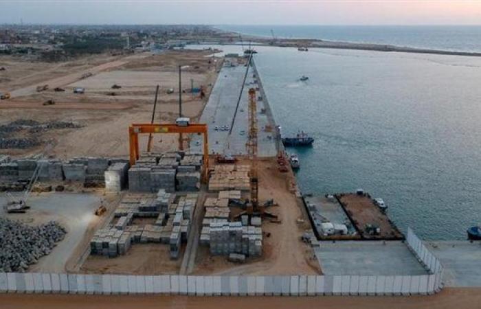 الحكومة توافق على إعادة تخصيص أراضٍ لتطوير ميناء العريش وربطه بالسكك الحديدية