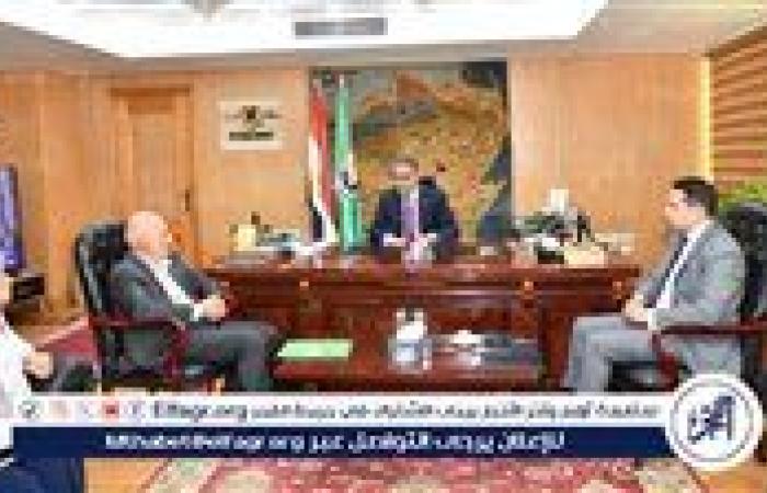 محافظ الفيوم يبحث تطوير منظومة المتابعة والتقييم للمشروعات بالتعاون مع التنمية المحلية