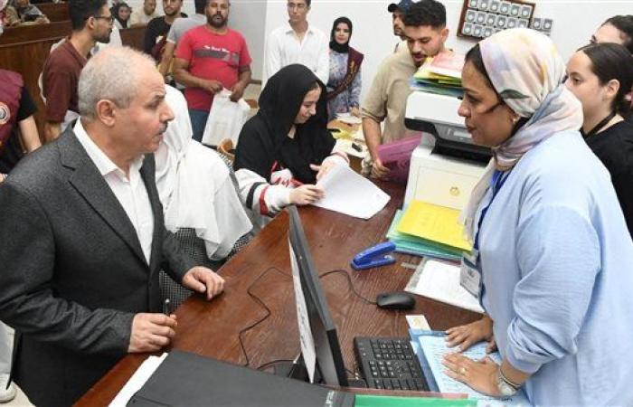 مندور يتابع إجراءات التقديم بمكتب تنسيق جامعة الإسماعيلية الجديدة الأهلية