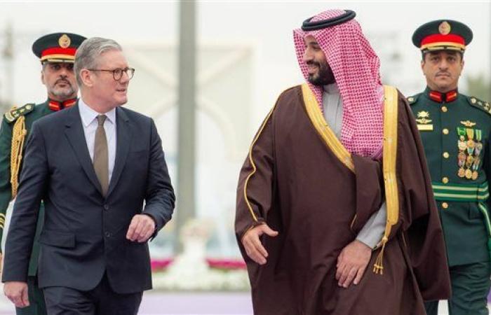 رئيس الوزراء البريطانى يبحث مع ولى العهد السعودى الأزمة الإنسانية فى غزة