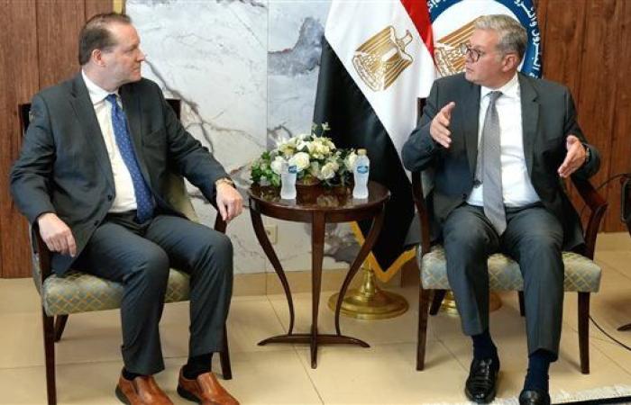 وزير البترول يبحث مع أنرجوس تعزيز التعاون في سفن التغييز وبنية استيراد الغاز المسال
