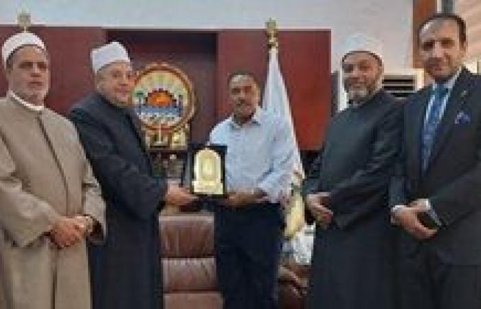 رئيس قطاع المعاهد الأزهرية يلتقي محافظ مطروح