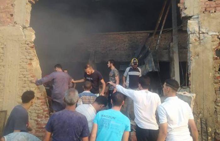 مصرع 5 أشخاص وإصابة آخر في حريق هائل بمخزن بطاطين بالقناطر الخيرية - صور