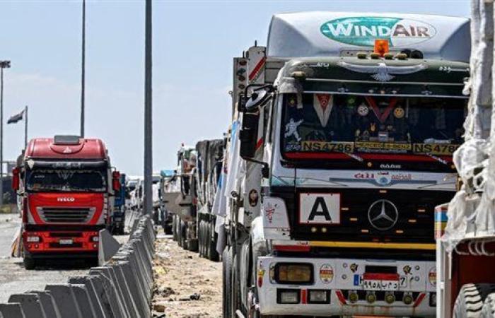 إدخال 140 شاحنة مساعدات إنسانية إلى غزة عبر معبر كرم أبو سالم