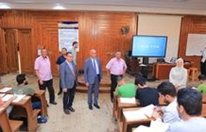 رئيس جامعة كفر الشيخ يتفقد سير امتحانات الفرقة الرابعة بكلية الطب البشري