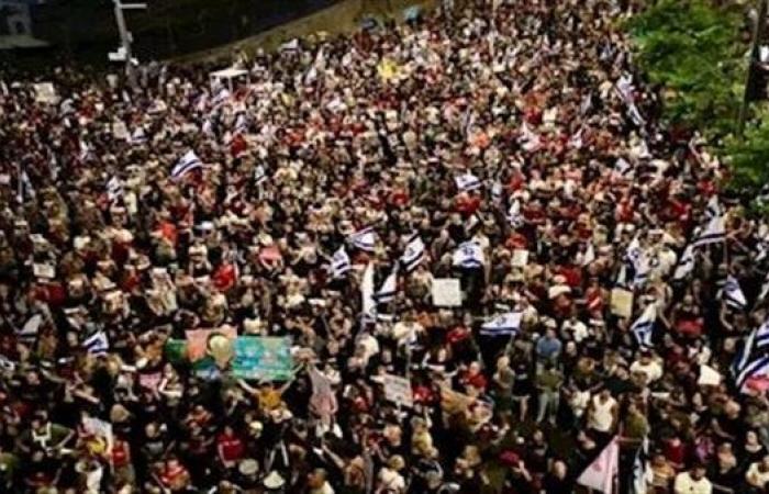 متظاهرون يغلقون شارع أيالون الرئيسى قرب تل أبيب للمطالبة بإعادة الرهائن