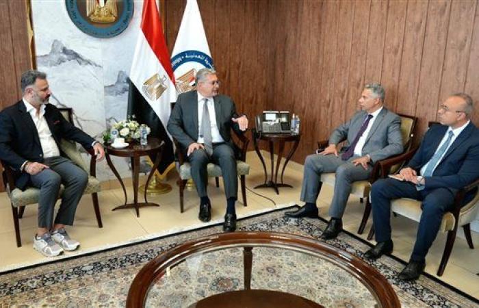 وزير البترول يبحث مع شركة إماراتية فرص التعاون في مجالات التمويل والتعدين