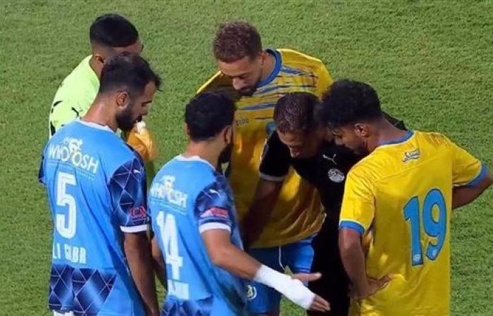 طرائف الدوري المصري.. لاعب بيراميدز يرتدي قميص زميله